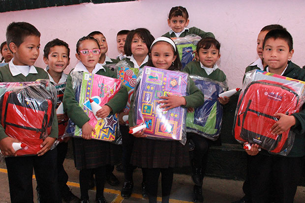 crediflores entrega kits escolares colegios zipaquira